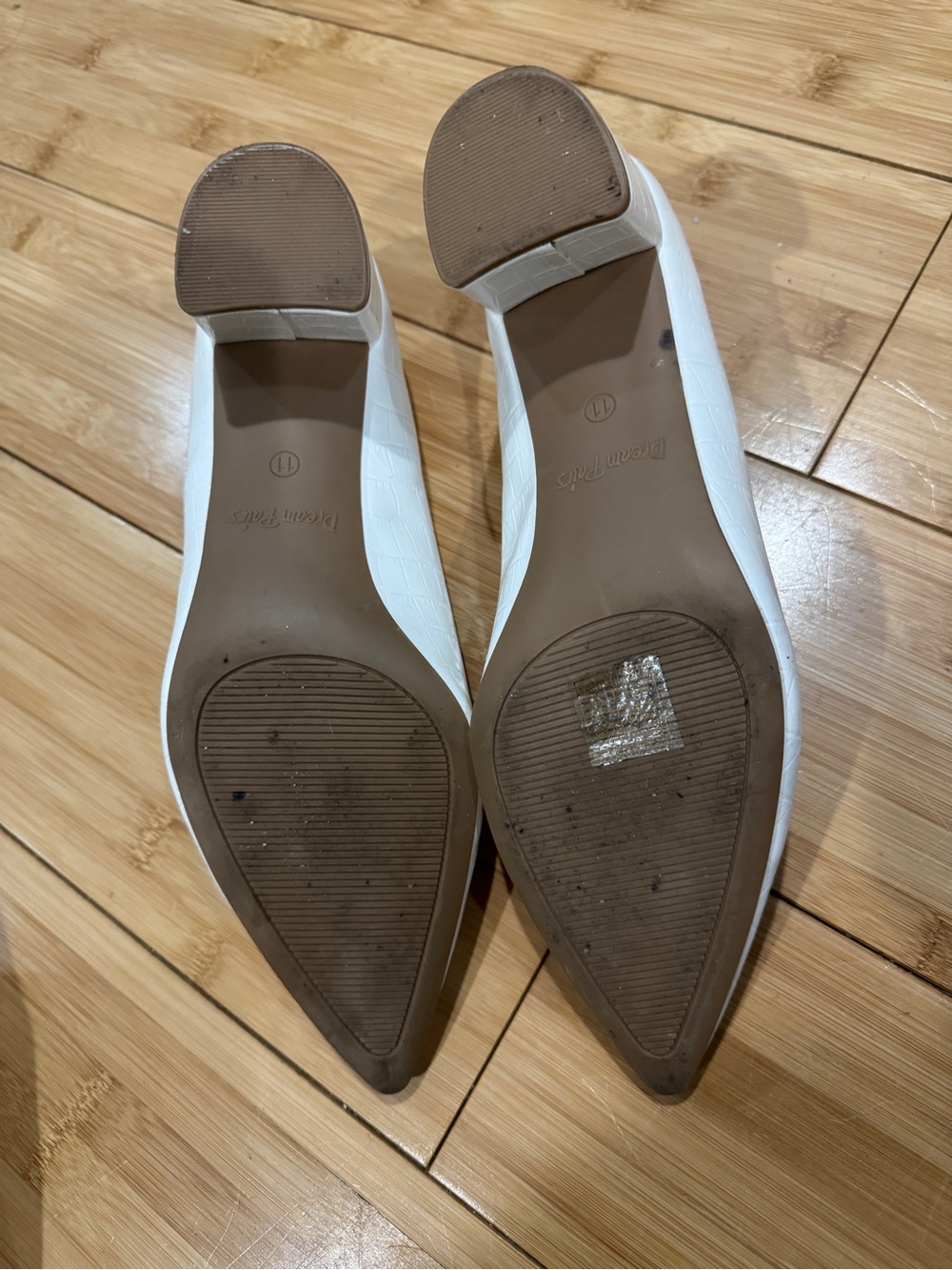 Dream Pairs White Croc-Embossed Pointed Toe Heels - Picture 2 of 3